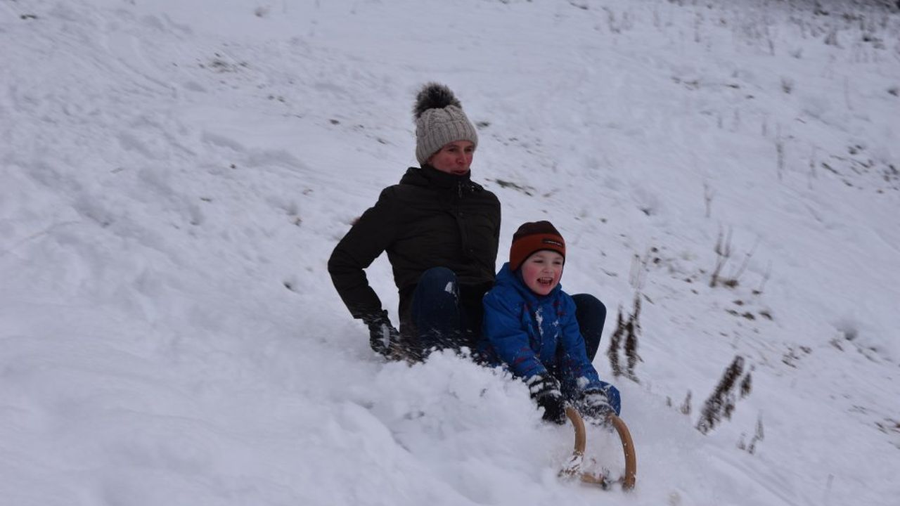 Eigener Rodelhang am Haus Eigener Rodelhang am Haus